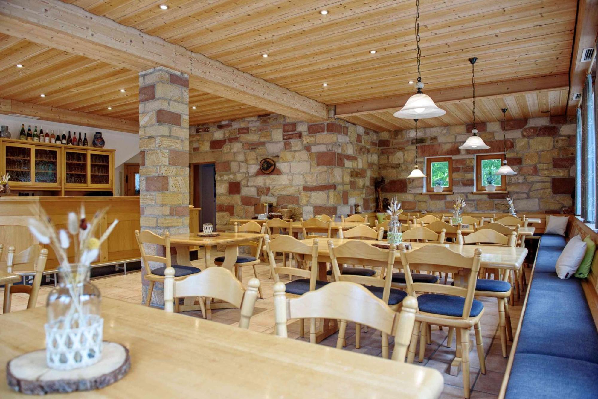 Gaestehaus Am Fuerstweg Heuchelheim-Klingen Экстерьер фото